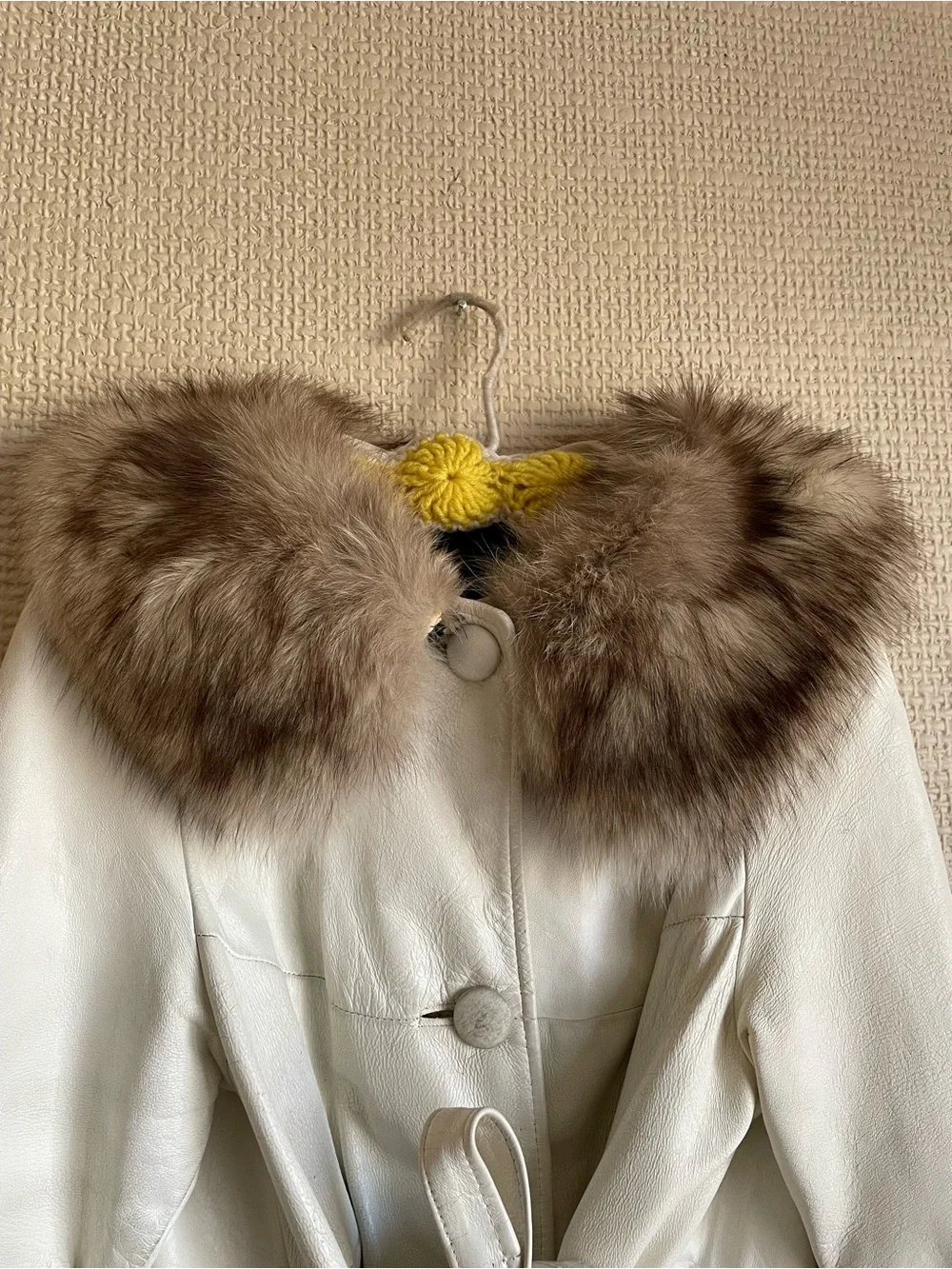 Women's White Leather Coat with Fur Trim - Picture 3 of 6